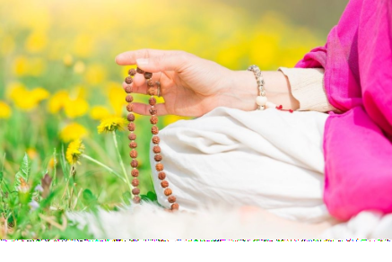 Proper hand position for holding a mala during japa